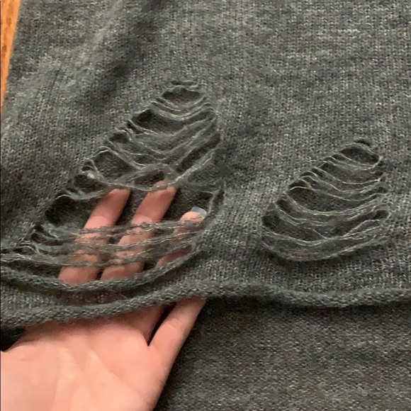 H&M distressed sweater - Picture 5 of 8